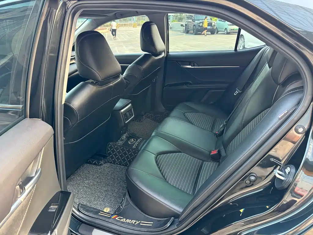 Toyota Camry — миниатюра 2