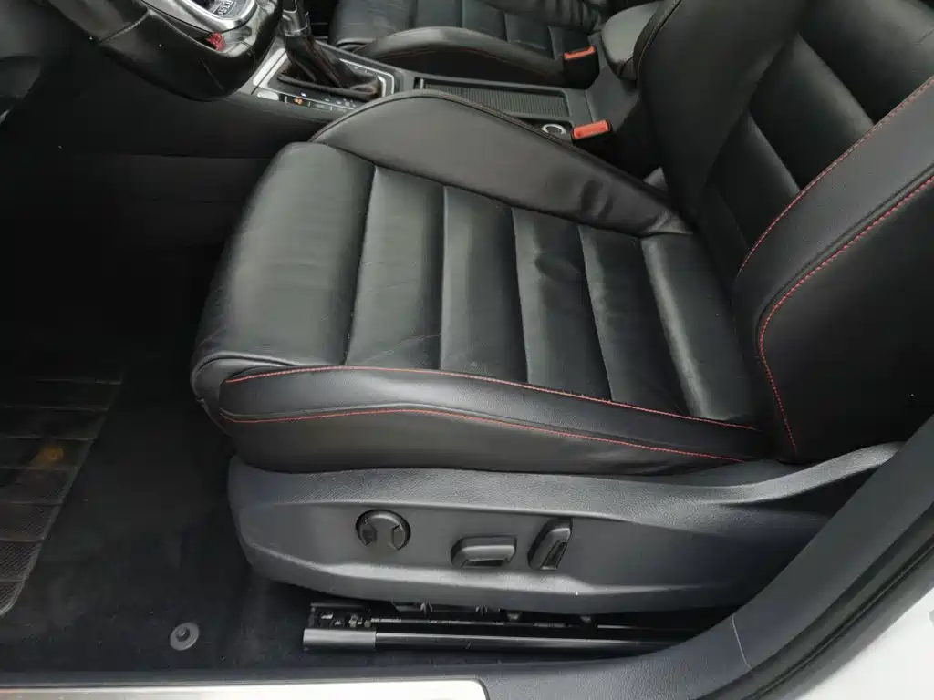 Volkswagen Golf GTI — миниатюра 20