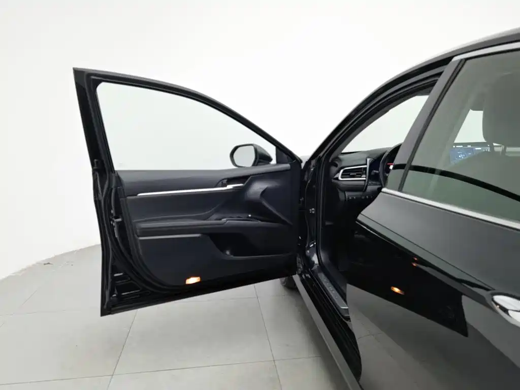 Toyota Camry — миниатюра 8