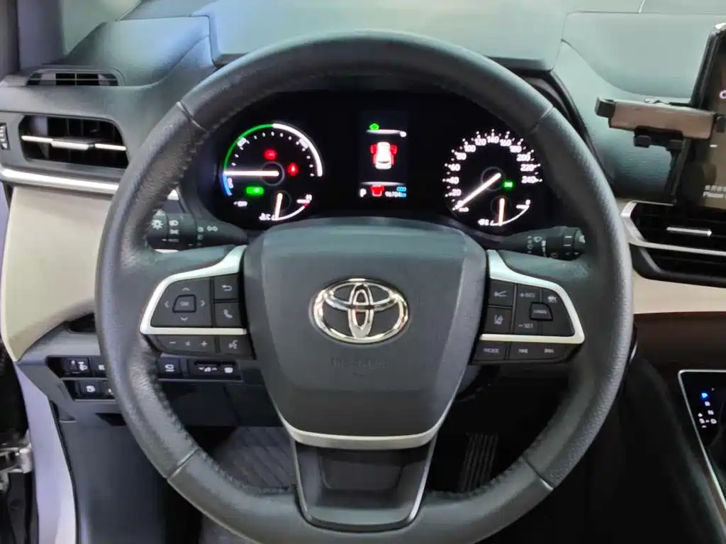 Toyota Granvia — миниатюра 14