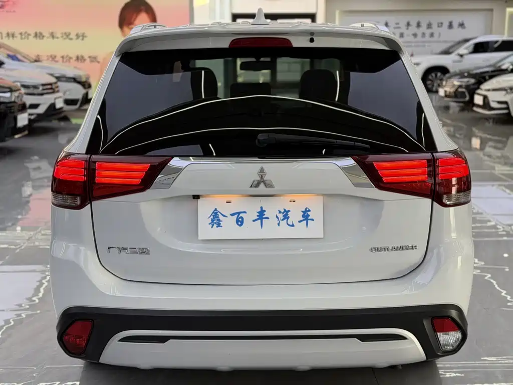 MITSUBISHI OUTLANDER