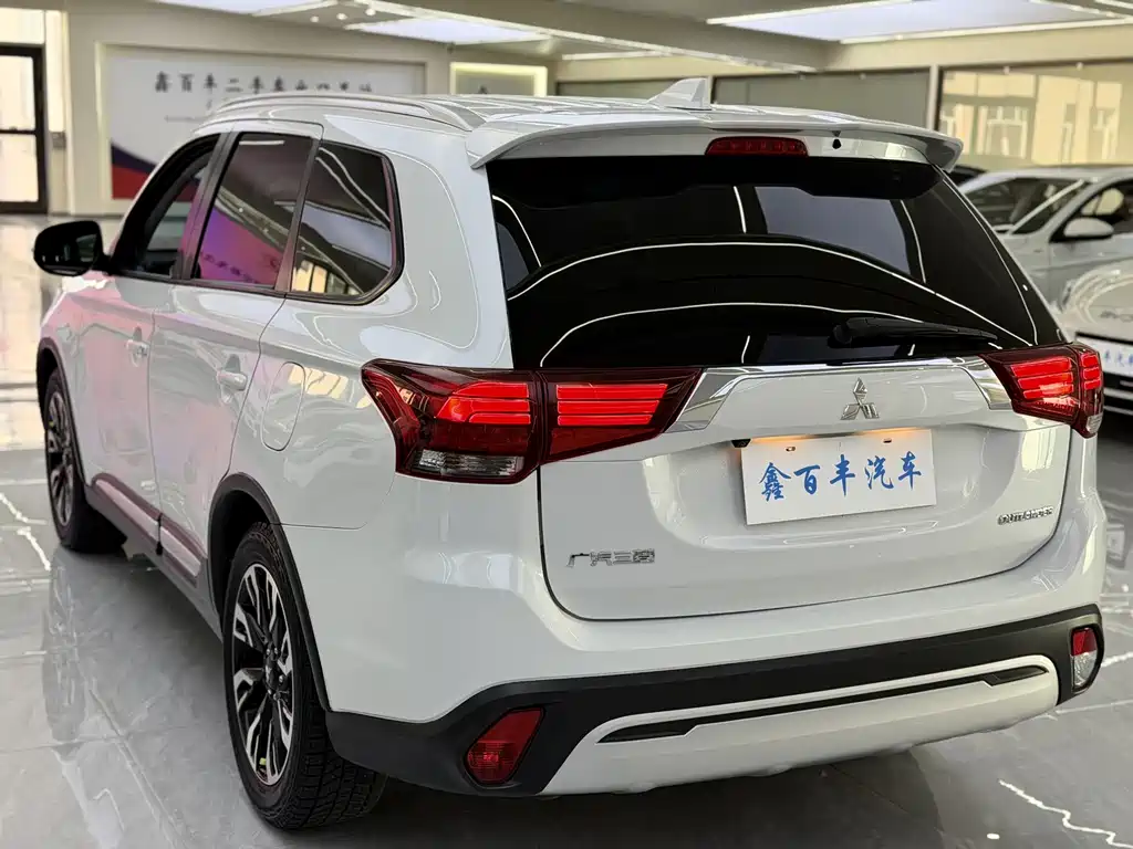 MITSUBISHI OUTLANDER