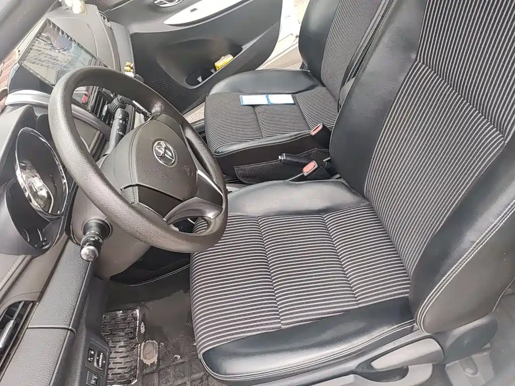 Toyota Yaris L — миниатюра 11