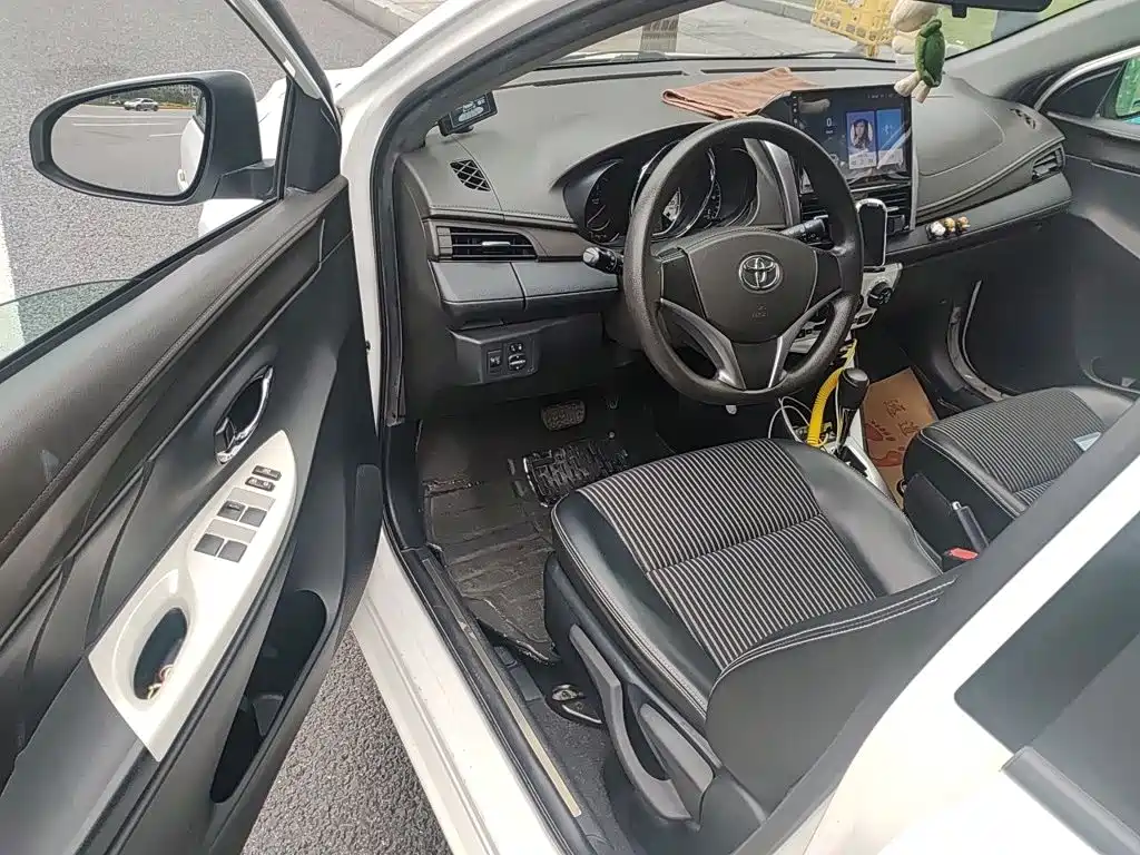 Toyota Yaris L — миниатюра 12