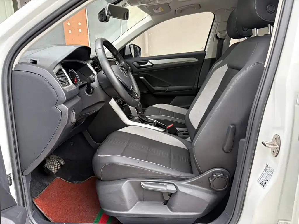 Volkswagen T-Roc — миниатюра 6