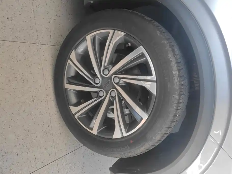 Geely Binyue — миниатюра 6