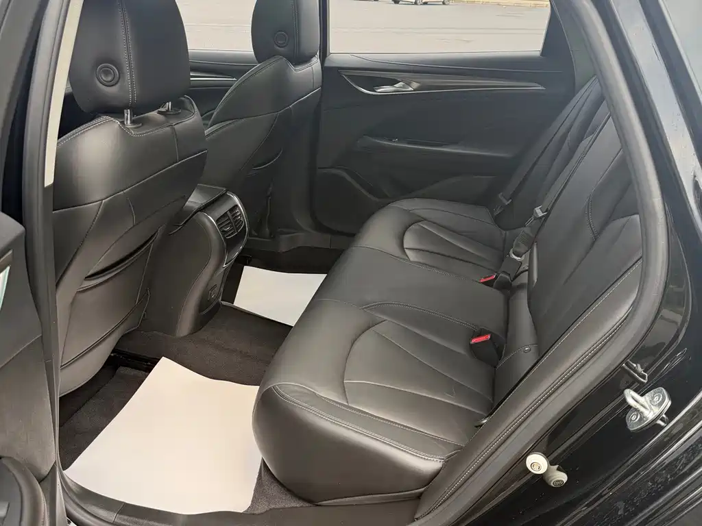 Buick LaCrosse — миниатюра 10