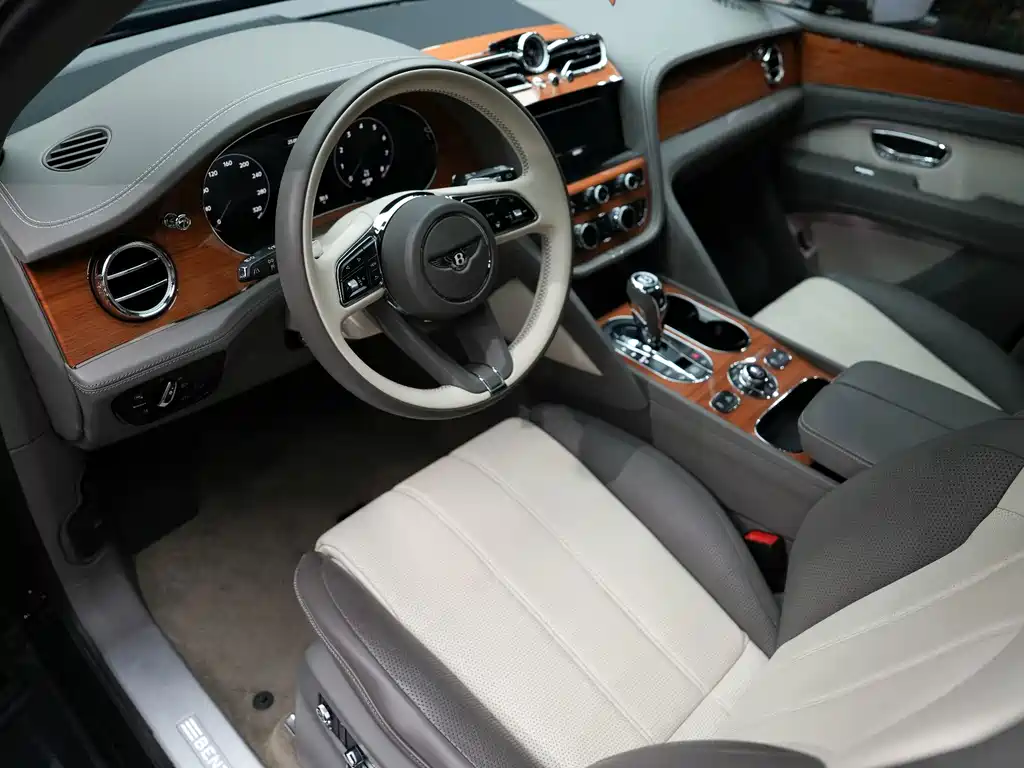 Bentley Bentayga 4.0T V8, фото 42