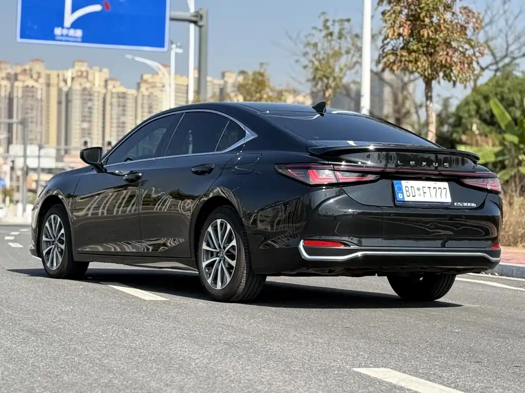 Lexus ES — миниатюра 5