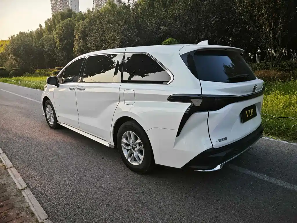 Toyota Granvia — миниатюра 8