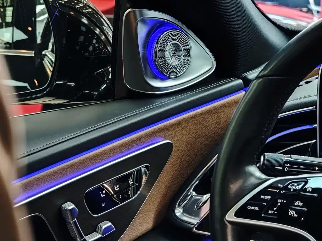 Mercedes-Benz E-Class — миниатюра 6