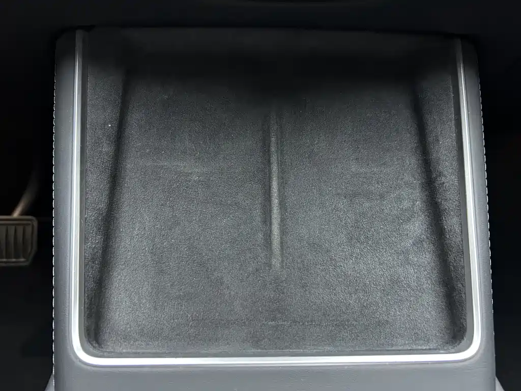 Tesla Model Y — миниатюра 27