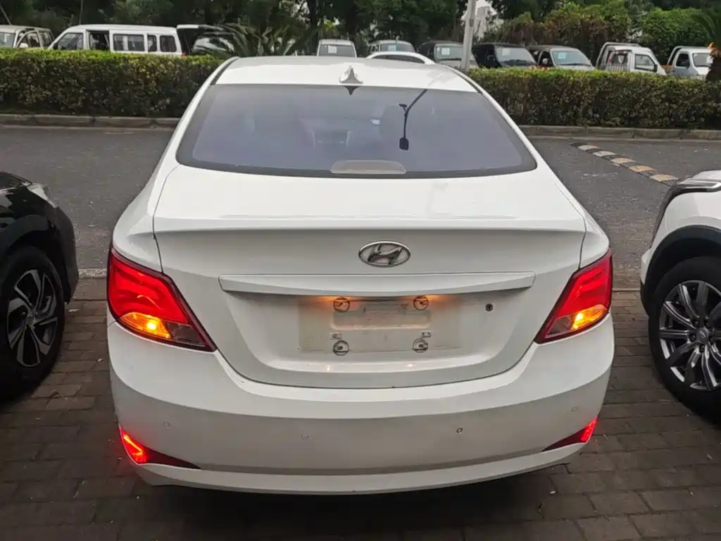 Hyundai Verna — миниатюра 6