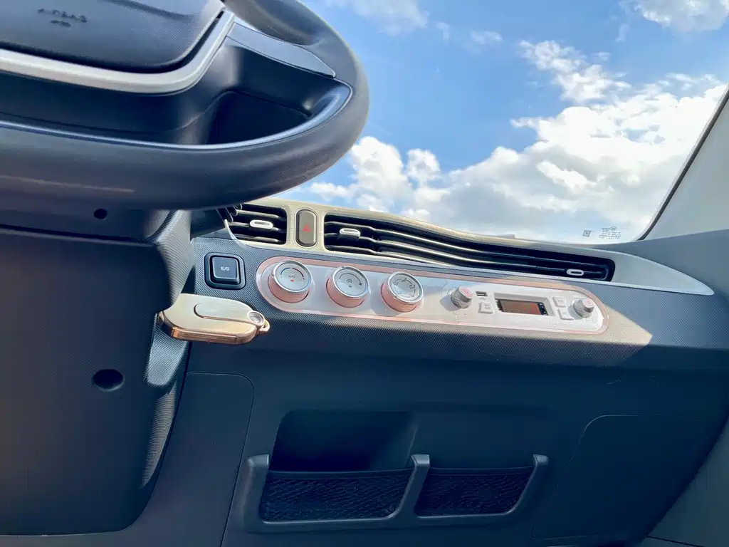 Wuling MINIEV — миниатюра 15