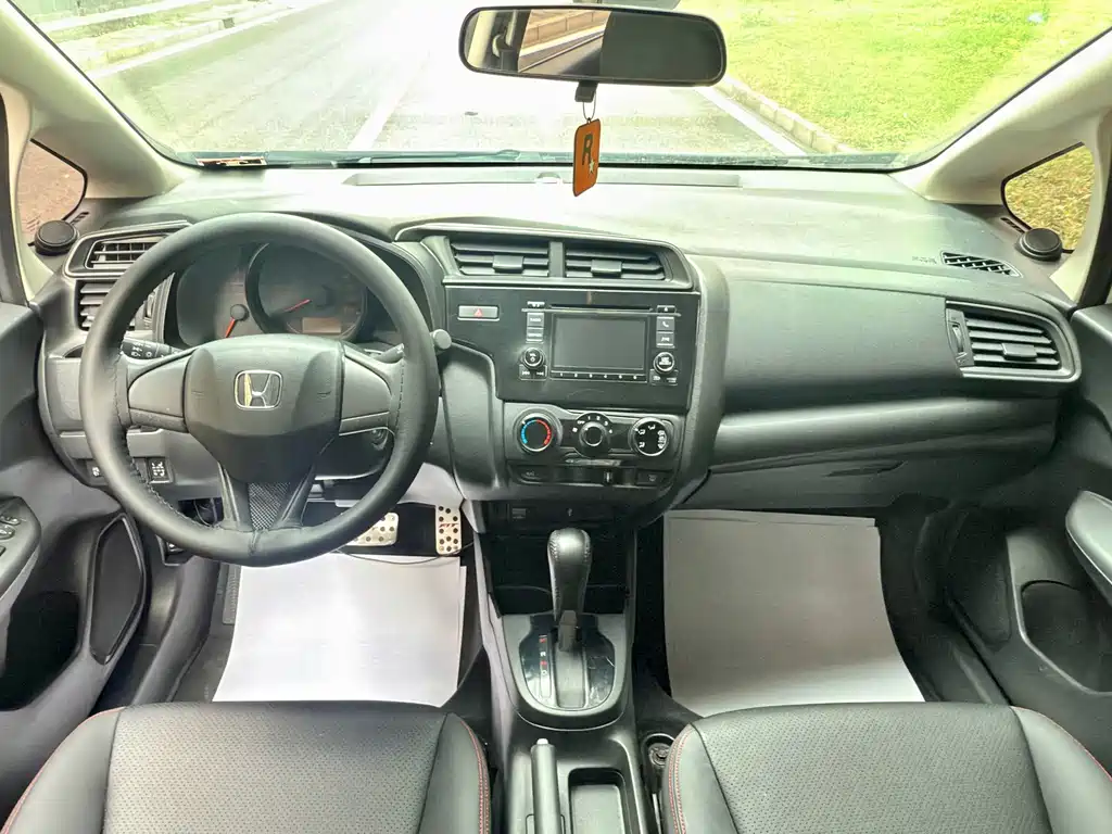 Honda Fit — миниатюра 8