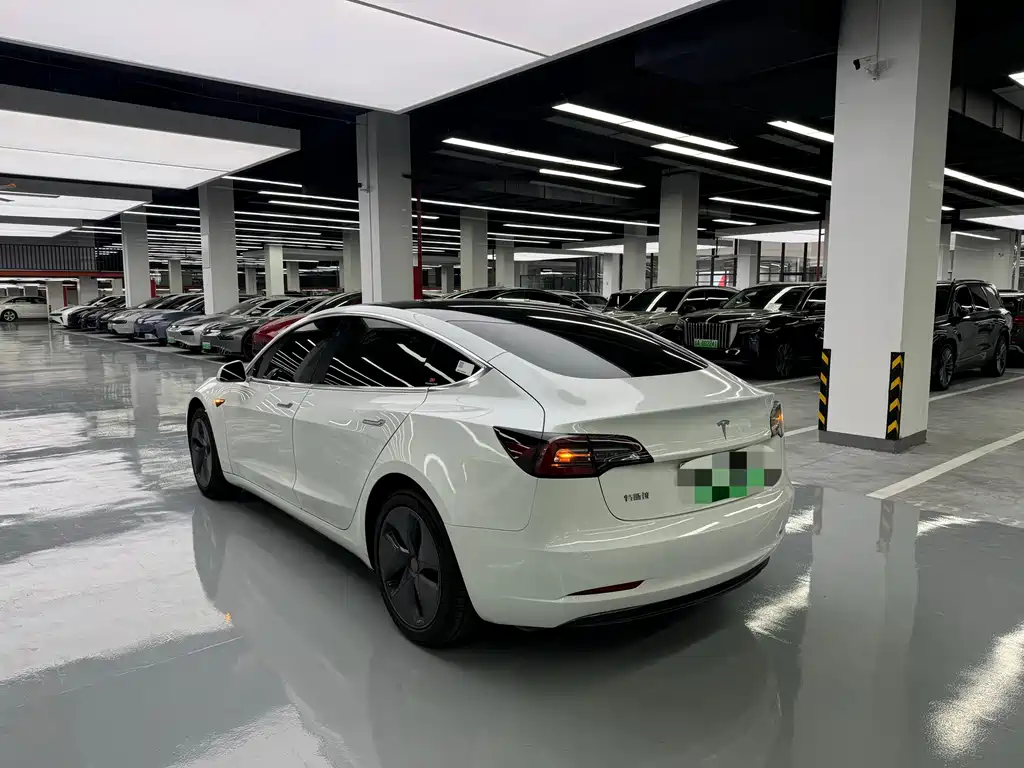 Tesla Model 3 — миниатюра 13