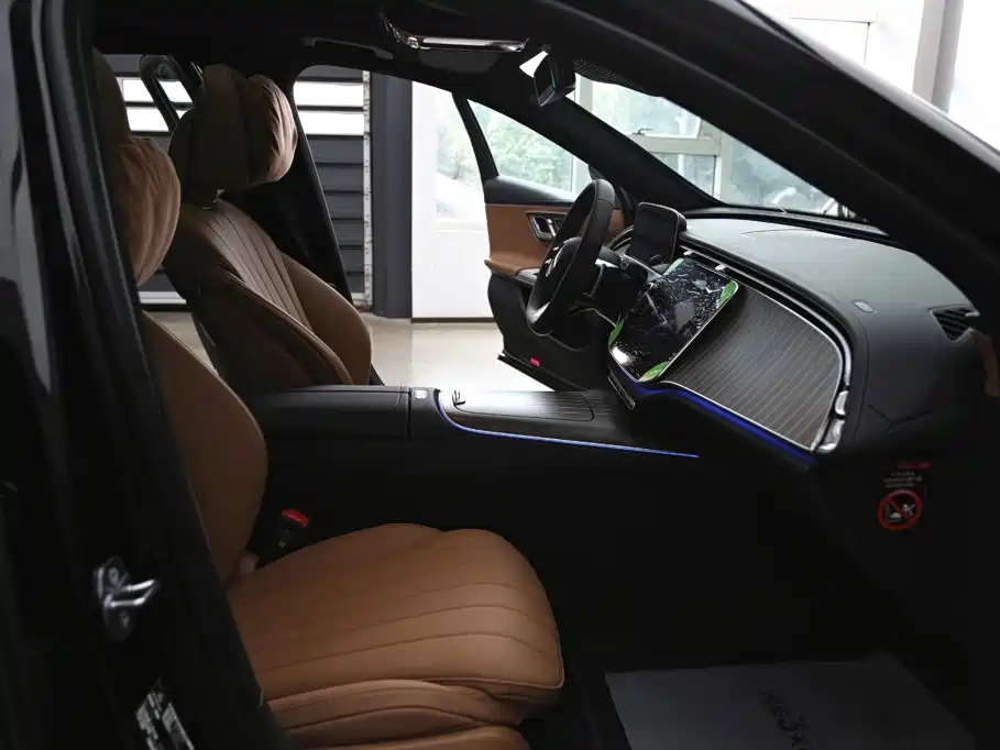 Mercedes-Benz E-Class — миниатюра 23