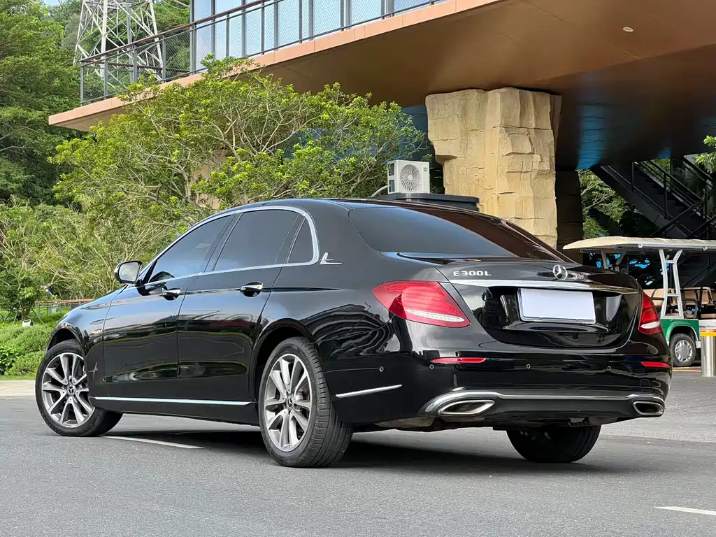 Mercedes-Benz E-Class — миниатюра 3