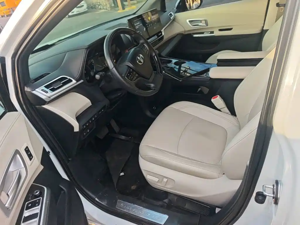 Toyota Granvia — миниатюра 15