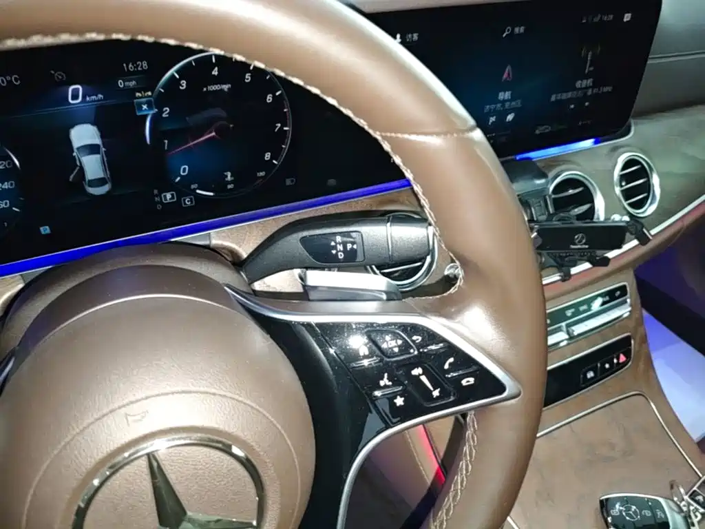 Mercedes-Benz E-Class — миниатюра 14