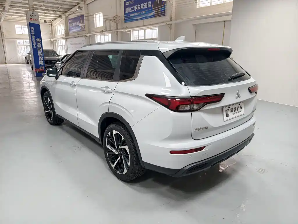 Mitsubishi Outlander — миниатюра 6