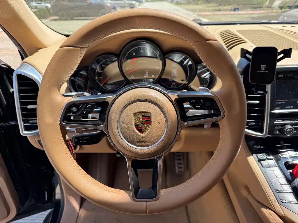 Porsche Cayenne — миниатюра 11