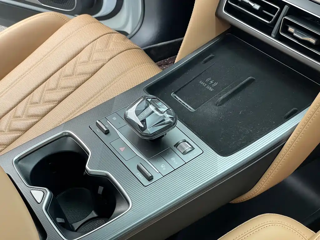 BYD L DM-i — миниатюра 16