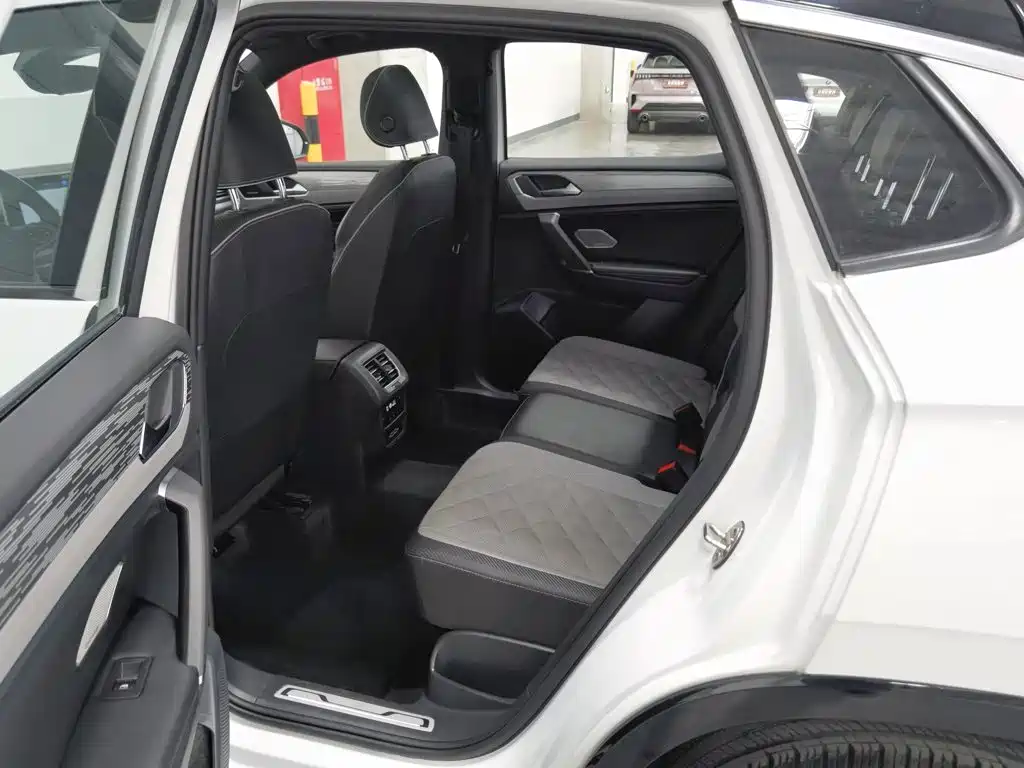 Volkswagen X — миниатюра 15