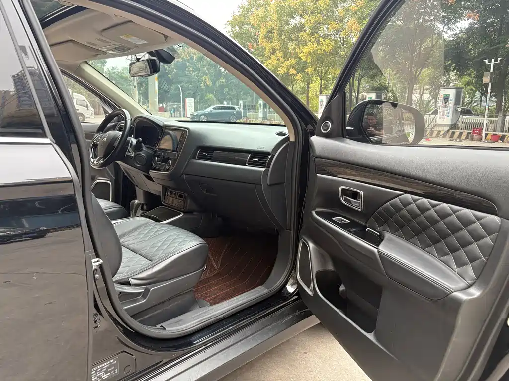 Mitsubishi Outlander — миниатюра 13