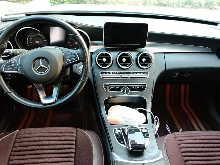 Mercedes-Benz C-Class — миниатюра 12