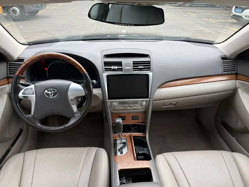 Toyota Camry — миниатюра 2