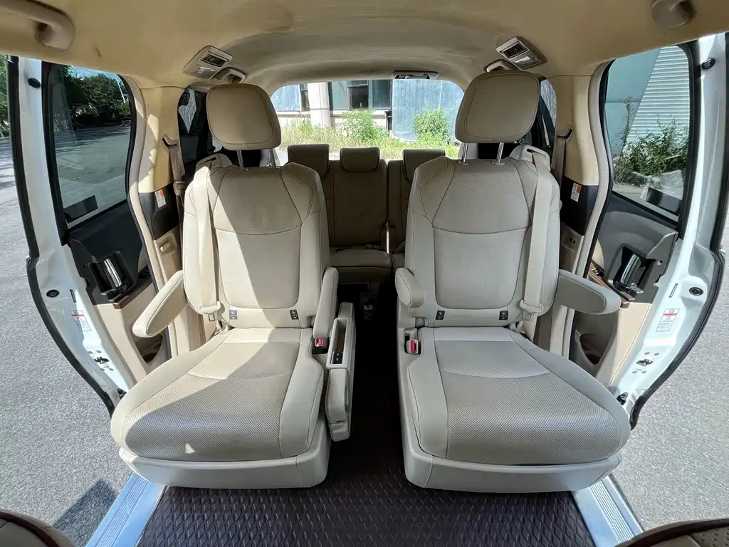 Toyota Previa — миниатюра 13