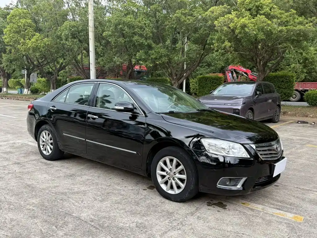 Toyota Camry — миниатюра 8