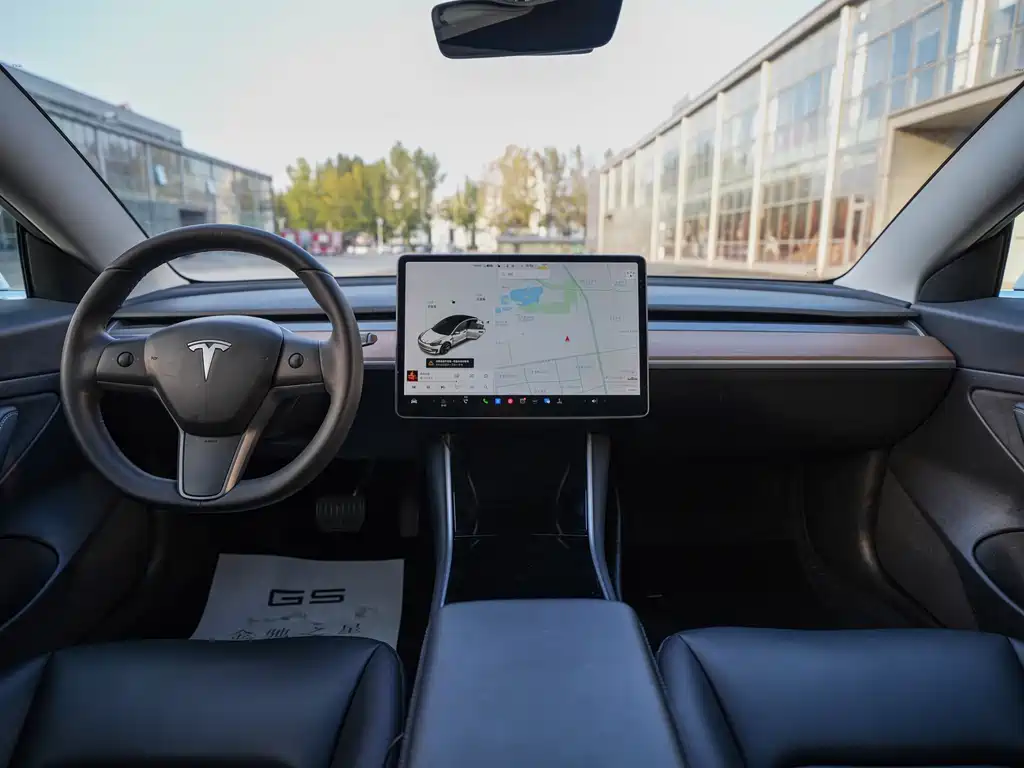 Tesla Model 3 — миниатюра 11