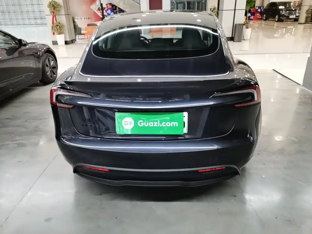 Tesla Model 3 — миниатюра 6