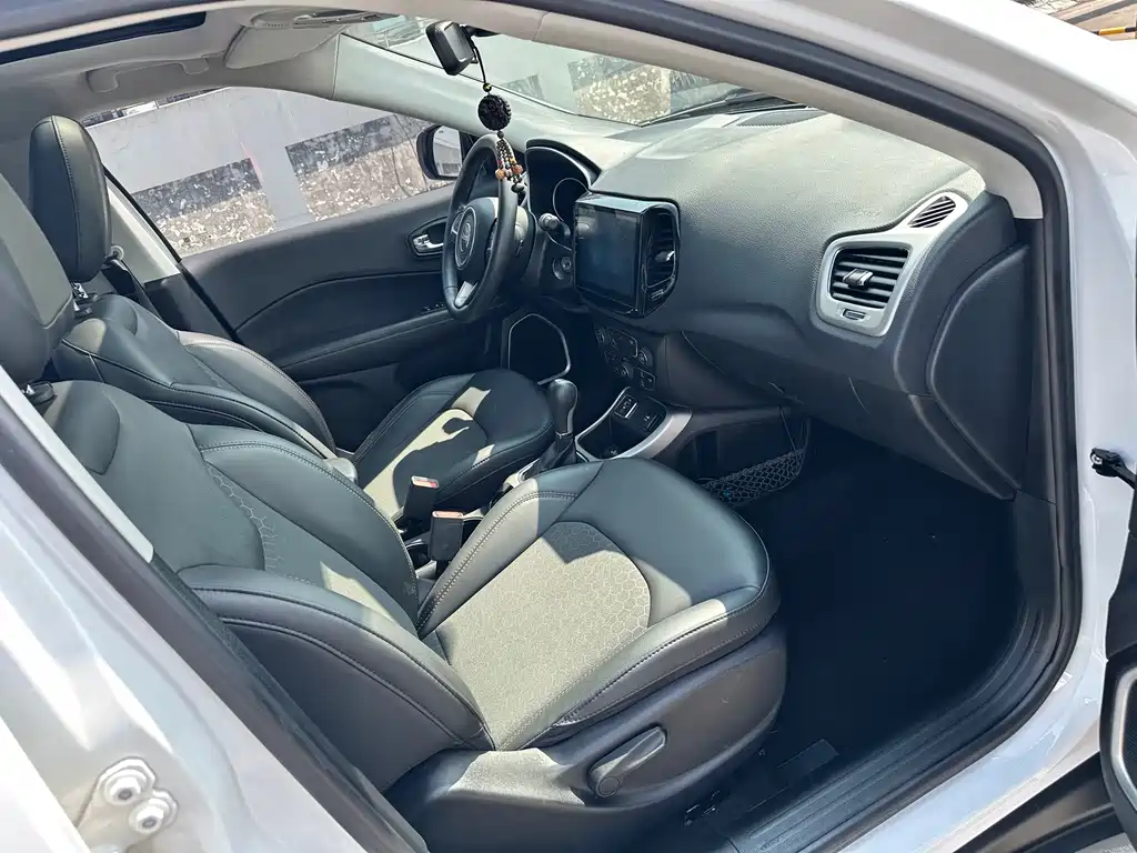 Jeep Compass — миниатюра 13