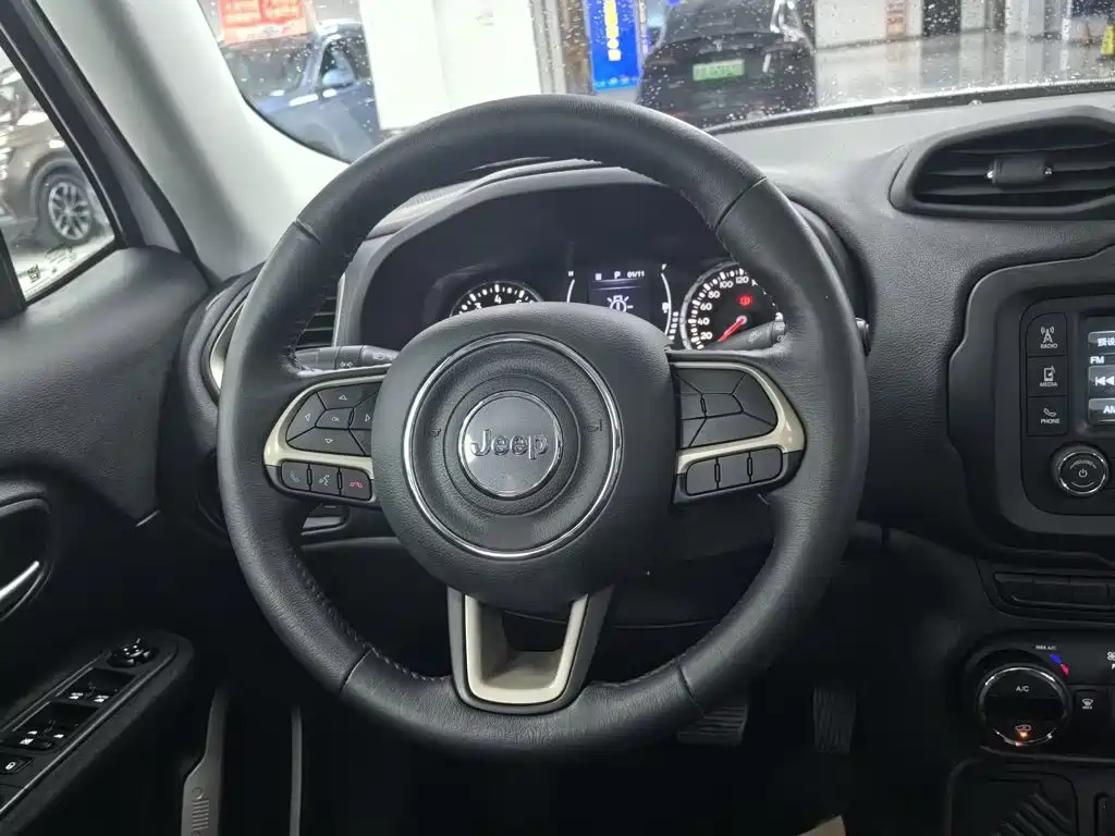 Jeep Renegade — миниатюра 12