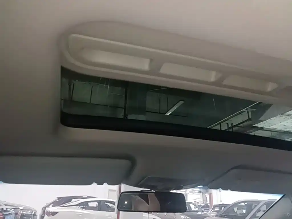 Roewe 360 — миниатюра 18