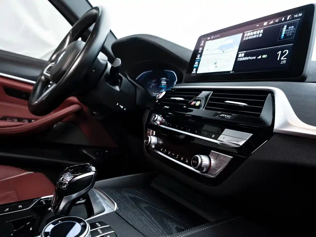 BMW 5 Series PHEV 2022 — фото 21