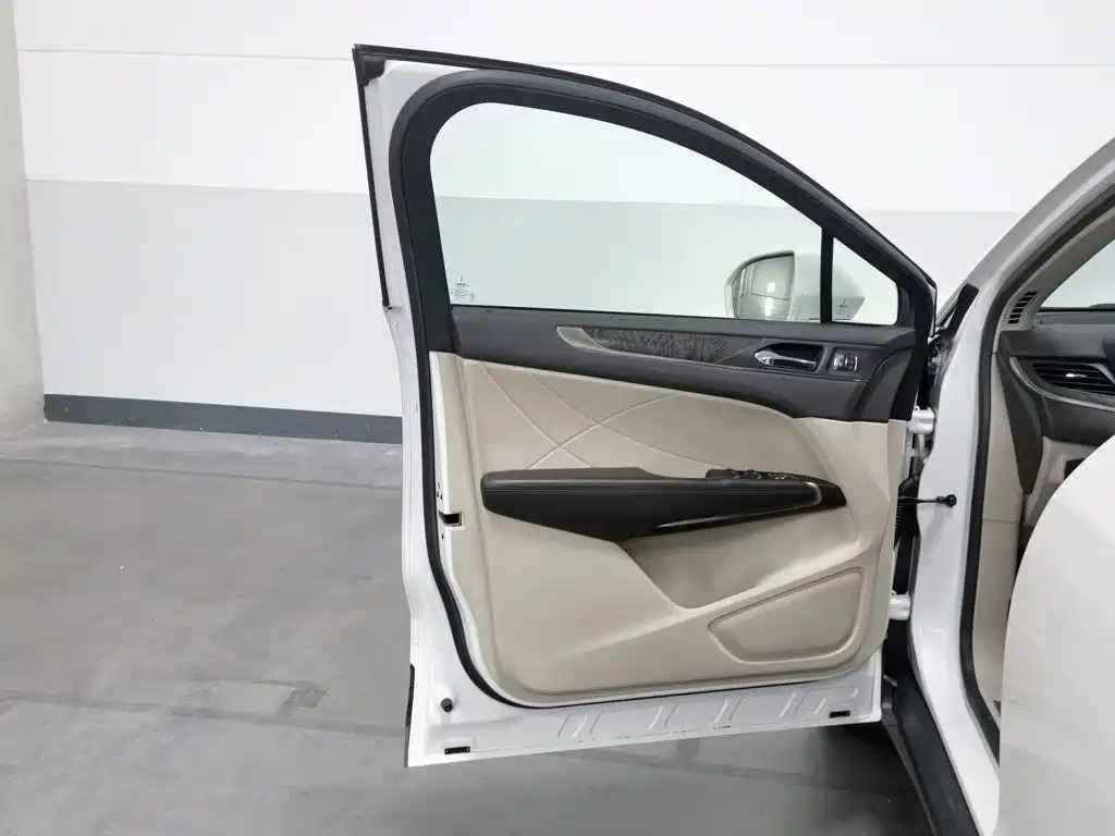 Lincoln MKC — миниатюра 8