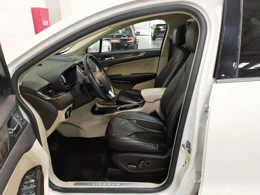 Lincoln MKC — миниатюра 10