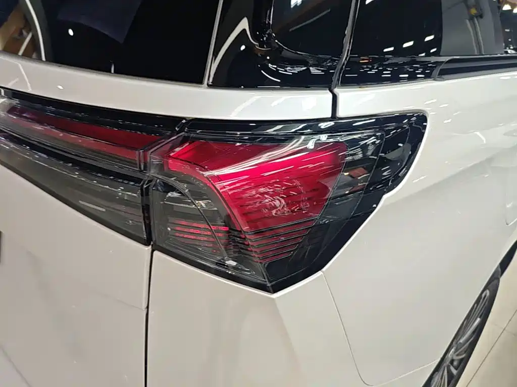 Buick GL8 Hybrid — миниатюра 8