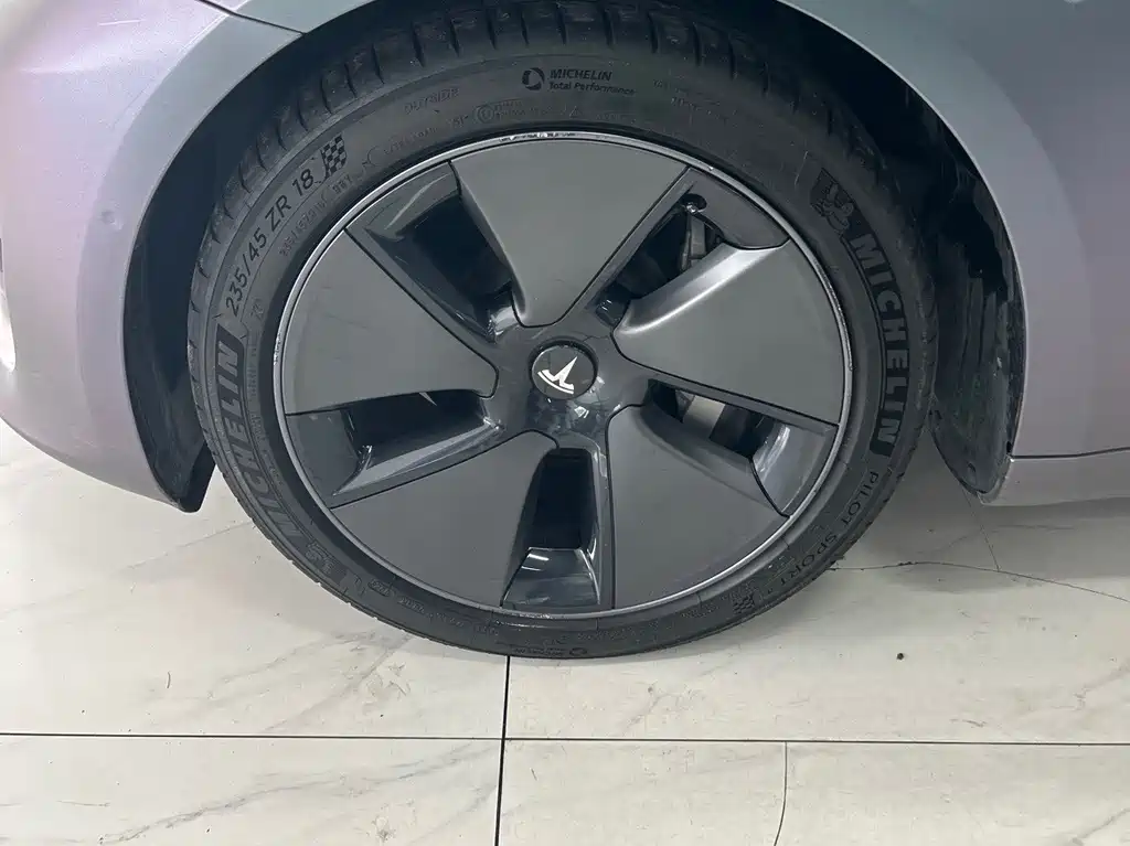 Tesla Model 3 — миниатюра 4