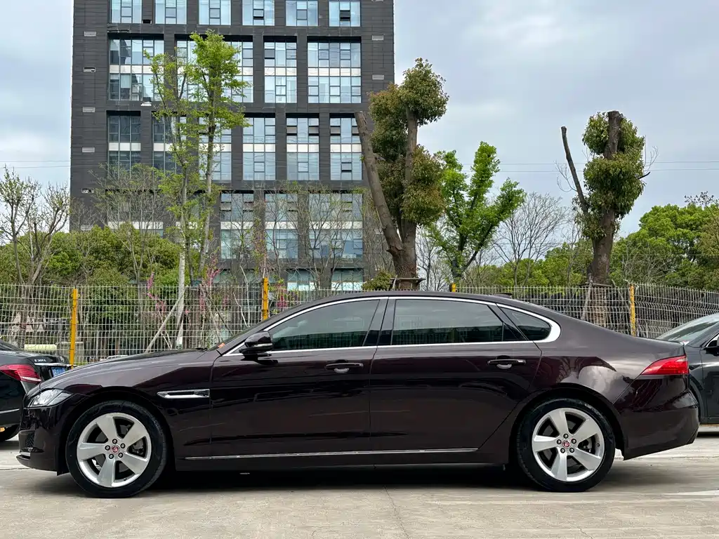Jaguar XFL — миниатюра 7
