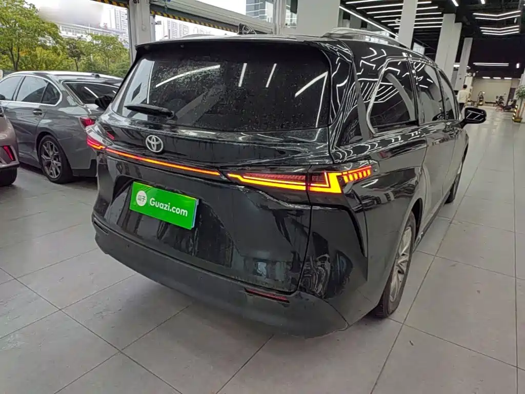 Toyota Sienna — миниатюра 7