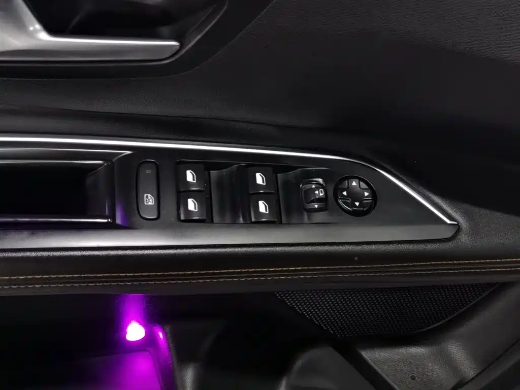 Peugeot 5008 2019 360THP 5 мест Elite