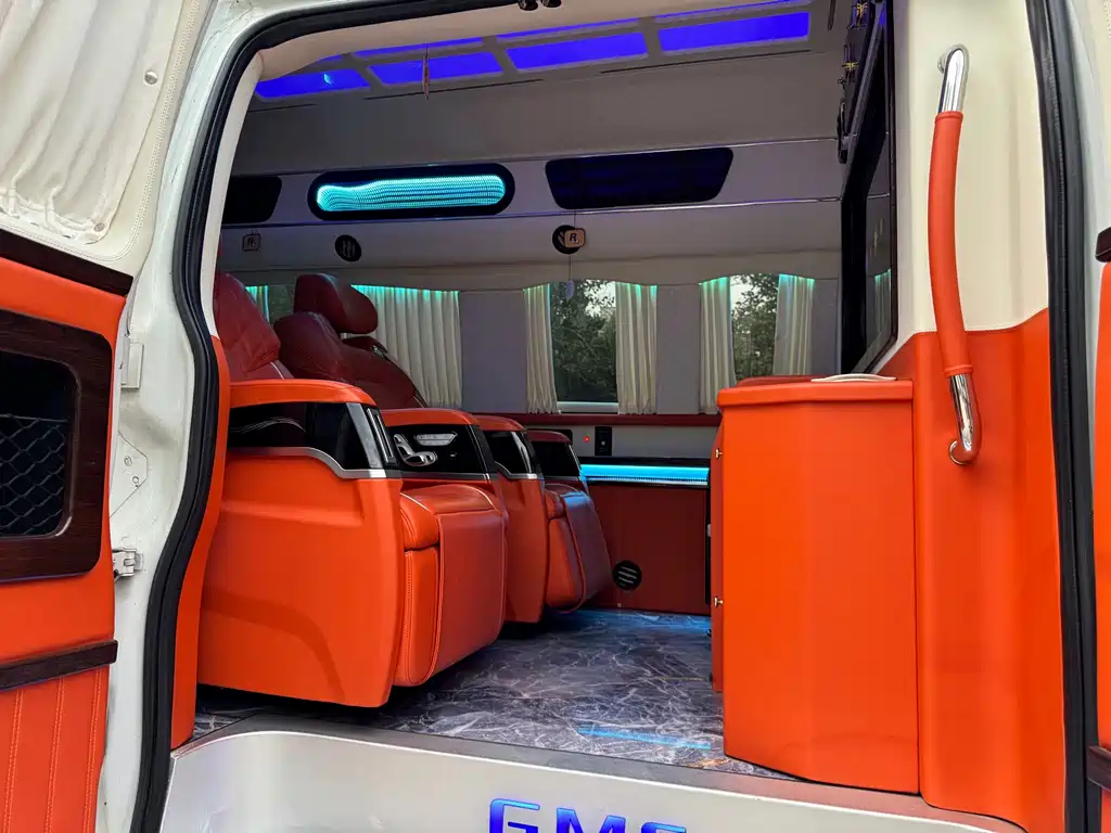 GMC Savana — миниатюра 8