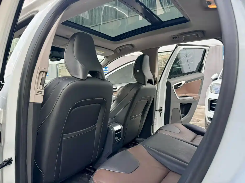 Volvo XC60 — миниатюра 6