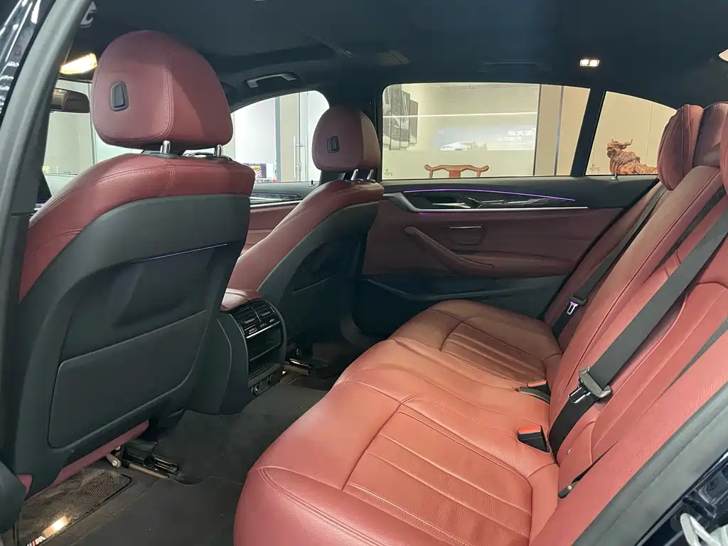 BMW 5 Series — миниатюра 7