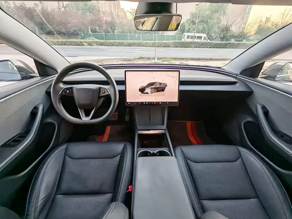Tesla Model 3 — миниатюра 5